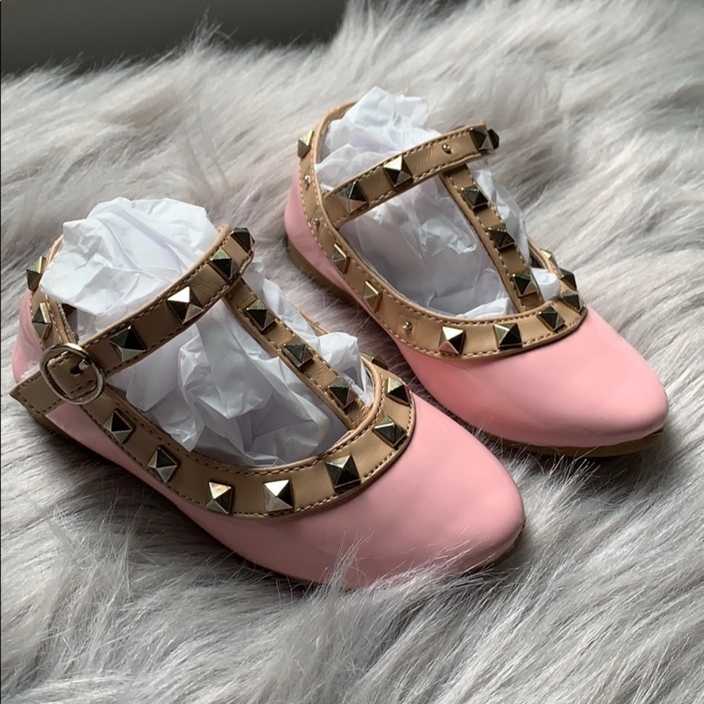 Pretty light pink Chloë K. patent leather